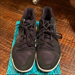 Like New! Nike Kyrie Black & Yellow Athletic Elite 100 Sneakers.